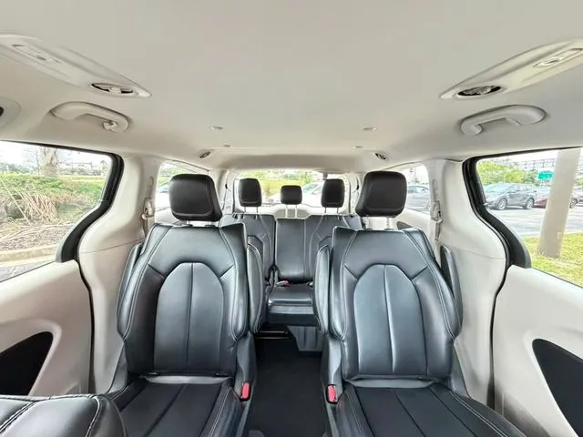 Chrysler Pacifica photo 27