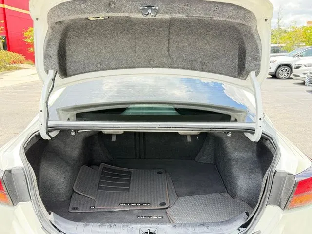 2024 Nissan Altima SR - Photo 9