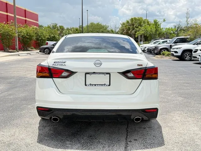 2024 Nissan Altima SR - Photo 8