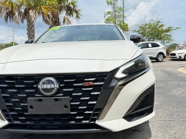 2024 Nissan Altima SR - Photo 10