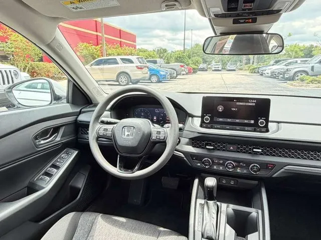 Honda Accord photo 14