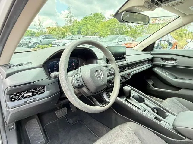 Honda Accord photo 19