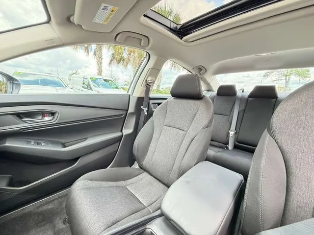 Honda Accord photo 18