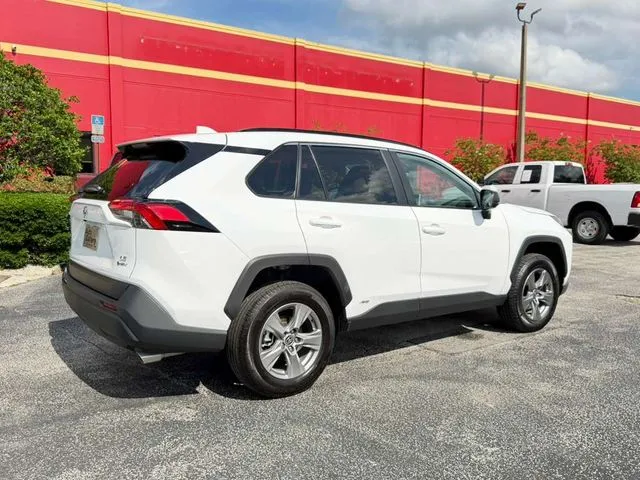 Toyota RAV4 photo 4