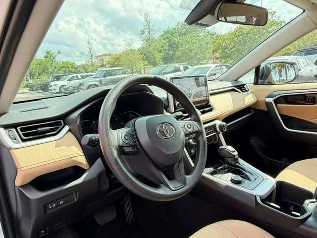 Toyota RAV4 photo 21