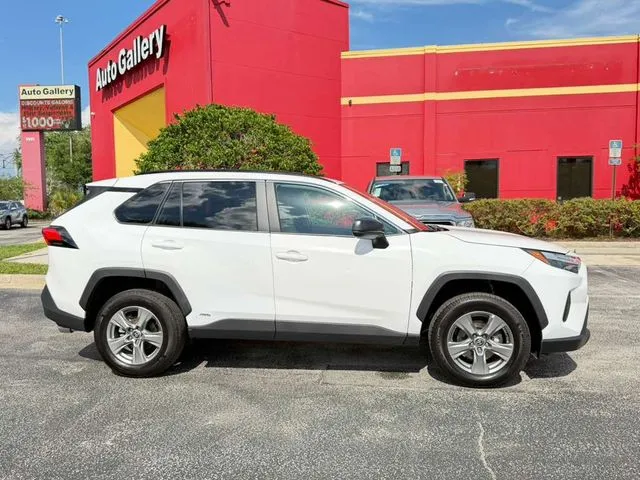 Toyota RAV4 photo 6