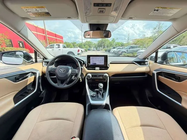 Toyota RAV4 photo 13
