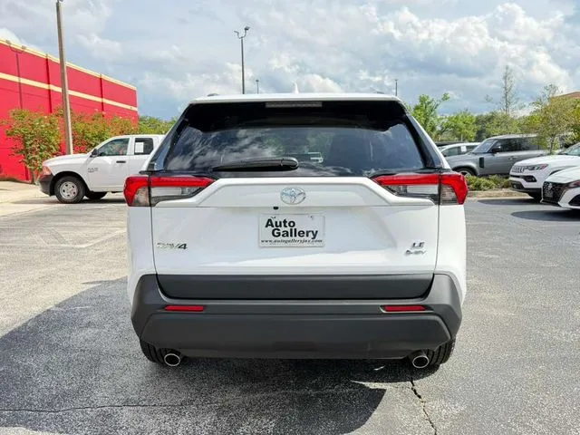 Toyota RAV4 photo 8