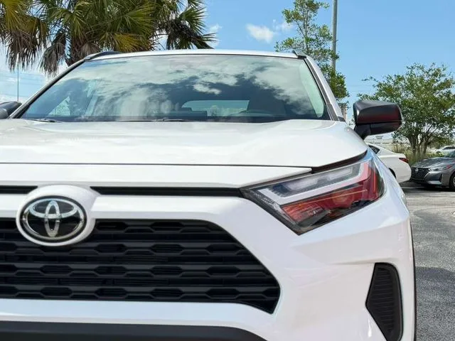 Toyota RAV4 photo 10