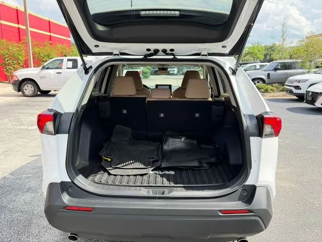 Toyota RAV4 photo 9