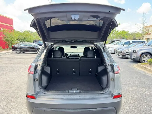 Jeep Cherokee photo 9