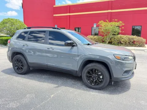 Gray 2022 Jeep Cherokee Latitude Lux for sale in Jacksonville, FL