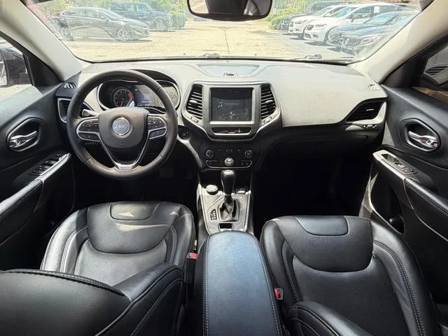 Jeep Cherokee photo 11