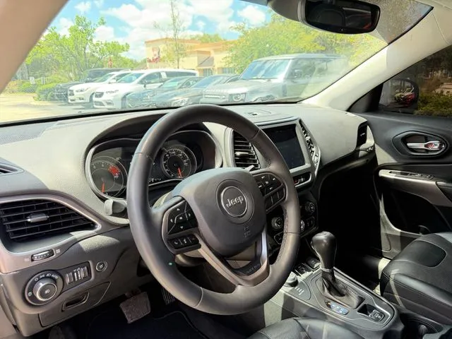 Jeep Cherokee photo 26