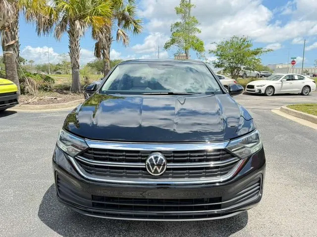 Volkswagen Jetta photo 2