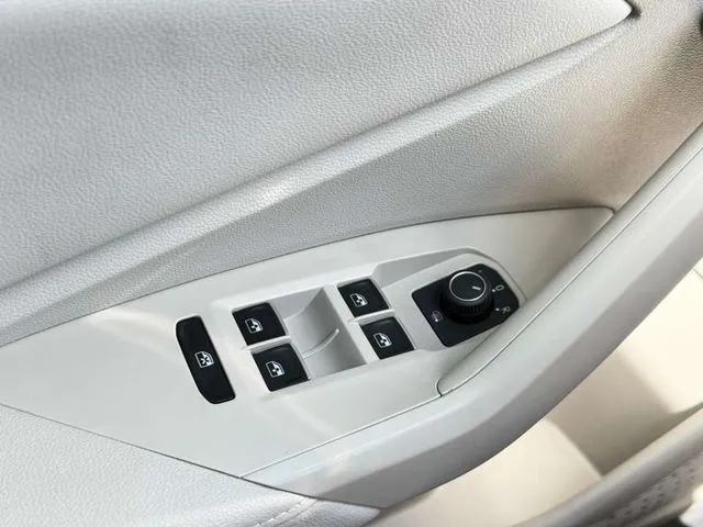 Volkswagen Jetta photo 18