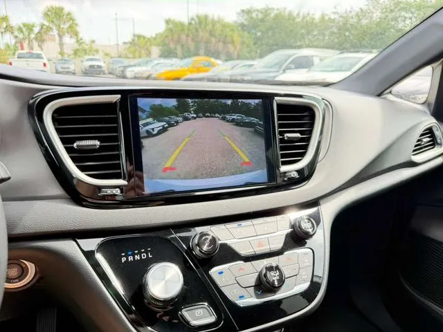 2025 Chrysler Pacifica Select - Photo 25