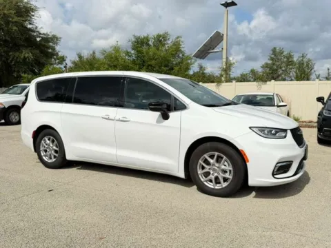White 2025 Chrysler Pacifica Select for sale in Jacksonville, FL