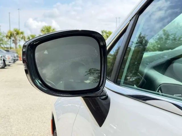 2025 Chrysler Pacifica Select - Photo 11
