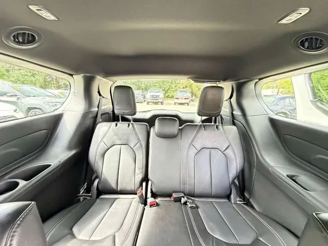 2025 Chrysler Pacifica Select - Photo 36
