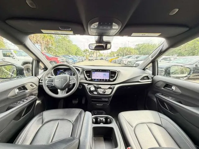 2025 Chrysler Pacifica Select - Photo 23