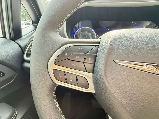 2025 Chrysler Pacifica Select - Photo 19