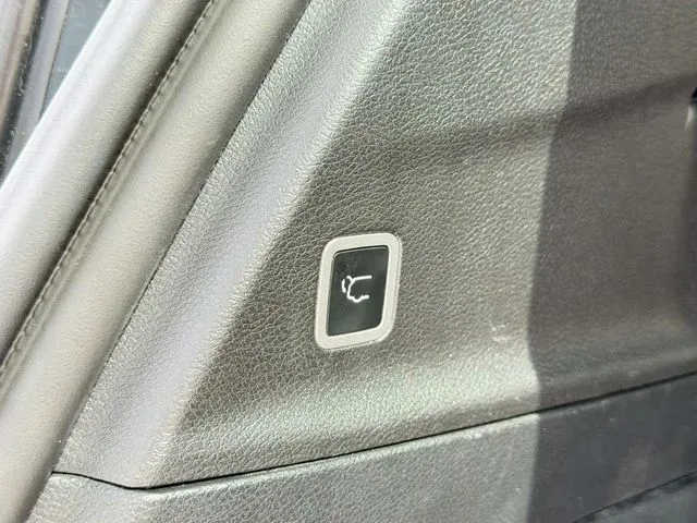 2025 Chrysler Pacifica Select - Photo 37
