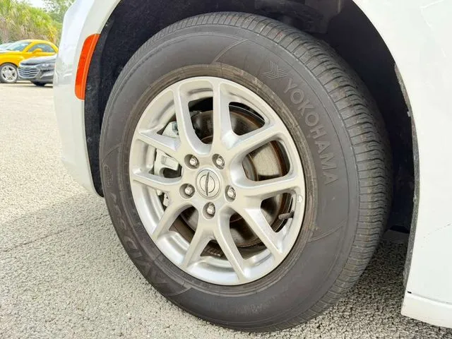 2025 Chrysler Pacifica Select - Photo 12
