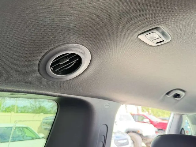 2025 Chrysler Pacifica Select - Photo 33