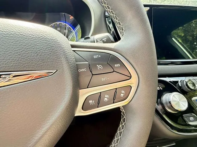 2025 Chrysler Pacifica Select - Photo 21