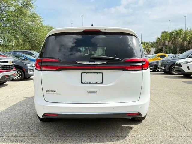 2025 Chrysler Pacifica Select - Photo 8