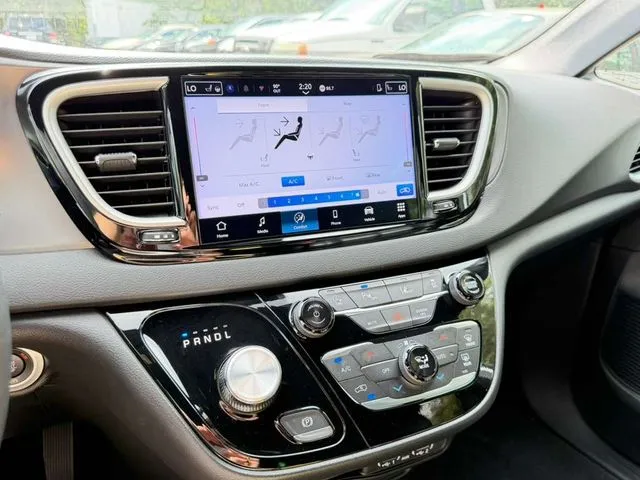 2025 Chrysler Pacifica Select - Photo 24