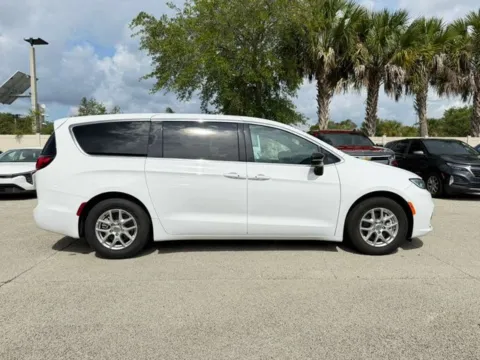 More photos of 2025 Chrysler Pacifica Select at Auto Gallery Jacksonville, FL