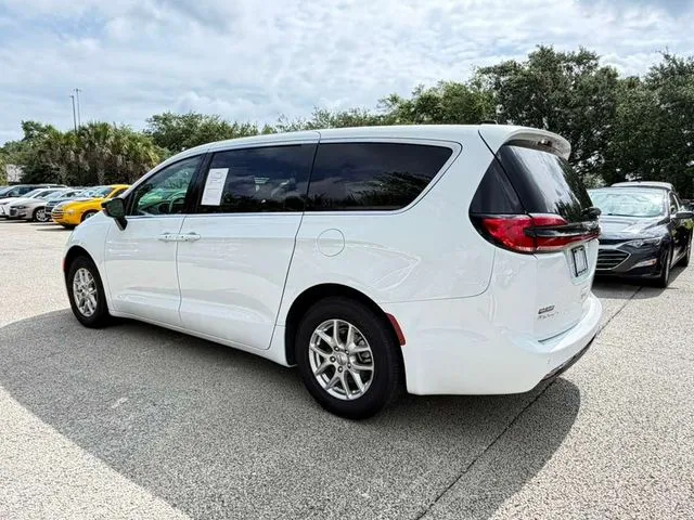 2025 Chrysler Pacifica Select - Photo 7