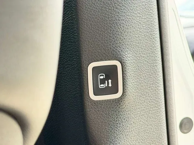 2025 Chrysler Pacifica Select - Photo 38