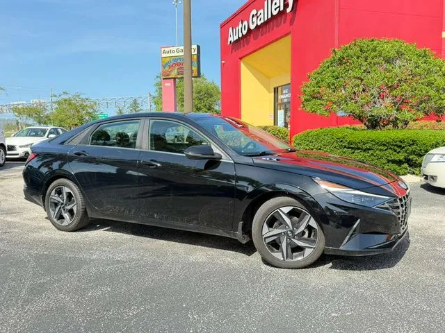 2022 Hyundai Elantra 1.6 HEV Limited DCT's photo