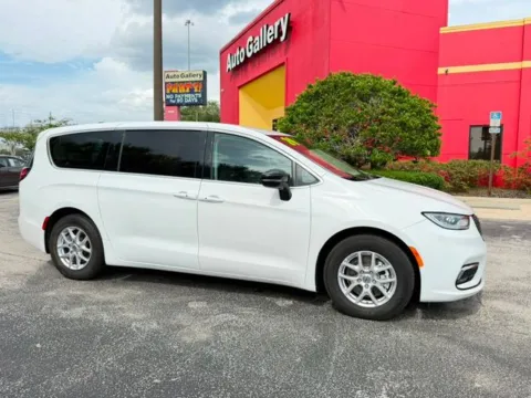 White 2024 Chrysler Pacifica Touring L for sale in Jacksonville, FL