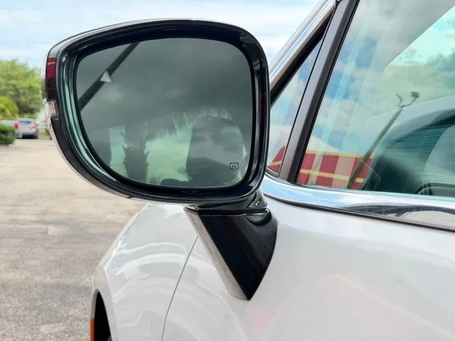 Chrysler Pacifica photo 32