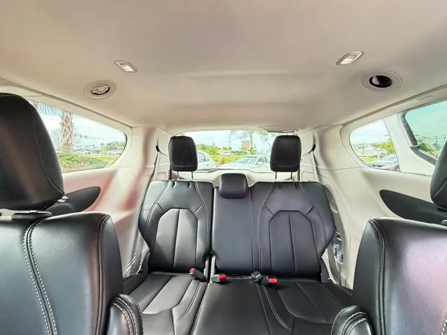 Chrysler Pacifica photo 33