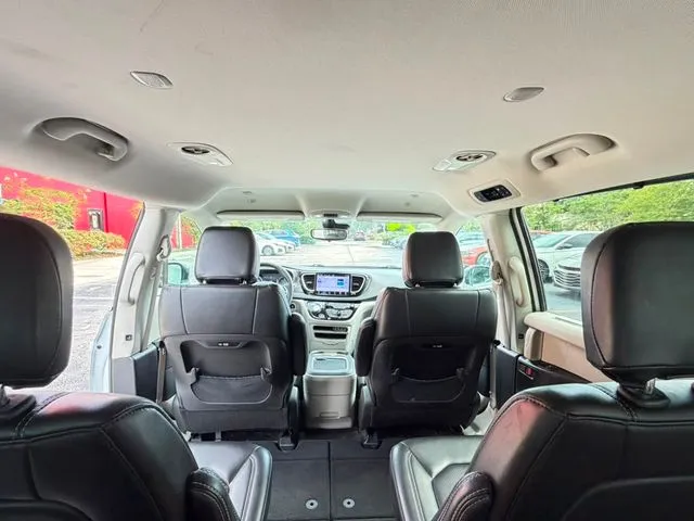 Chrysler Pacifica photo 31