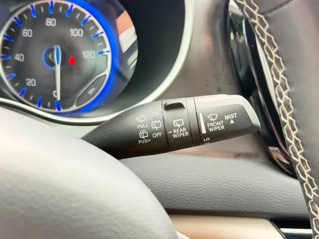 Chrysler Pacifica photo 16