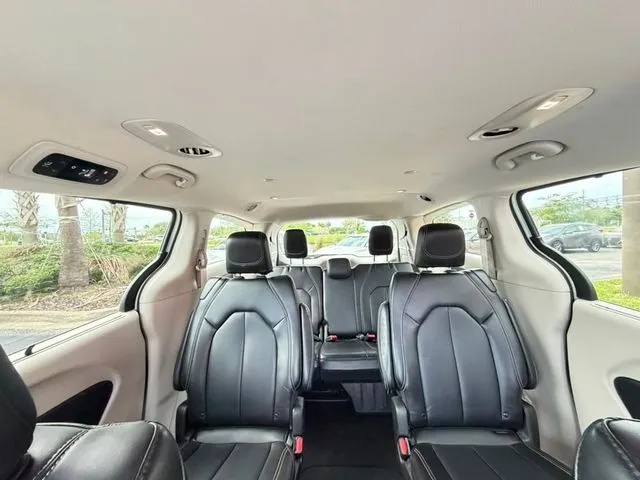 Chrysler Pacifica photo 26