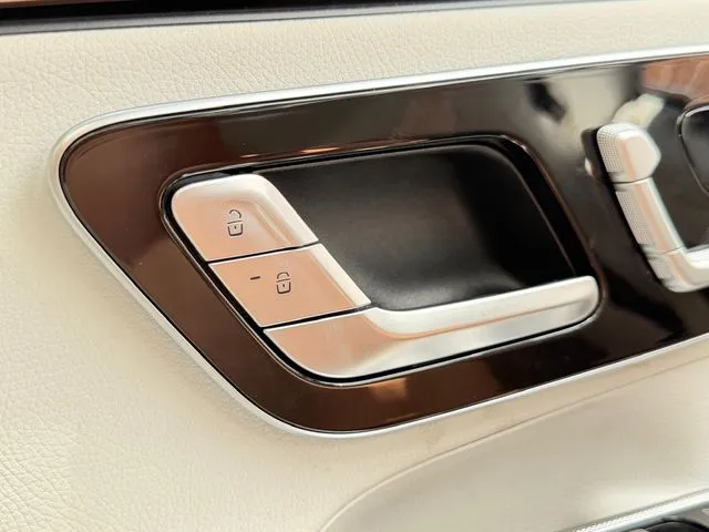 Mercedes-Benz EQE photo 18