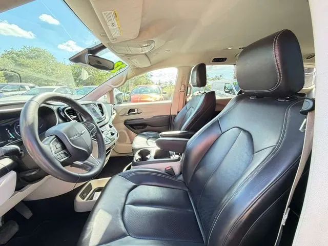 Chrysler Pacifica photo 27
