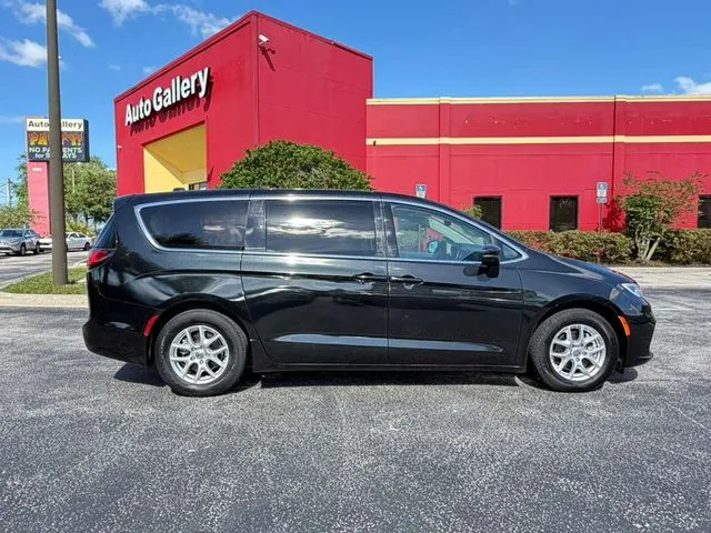 Chrysler Pacifica photo 6