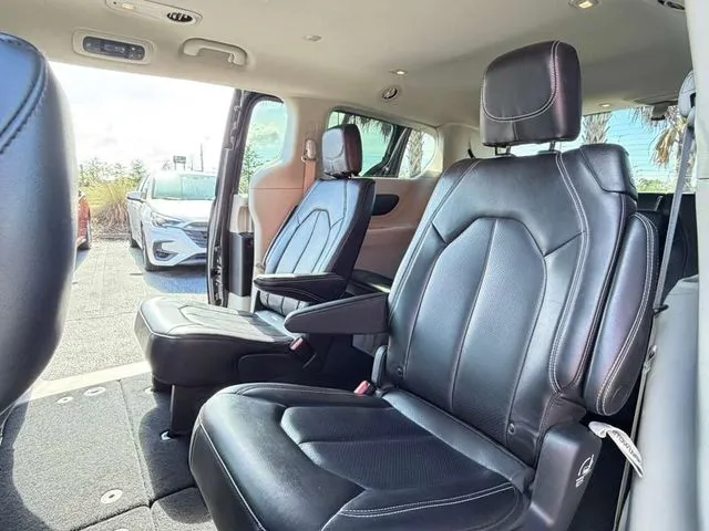 Chrysler Pacifica photo 34