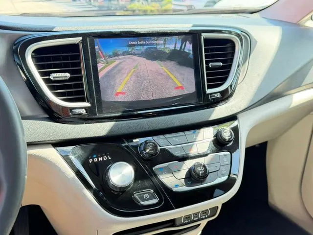 Chrysler Pacifica photo 24
