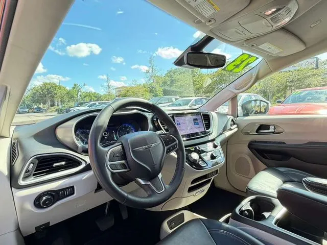 Chrysler Pacifica photo 26