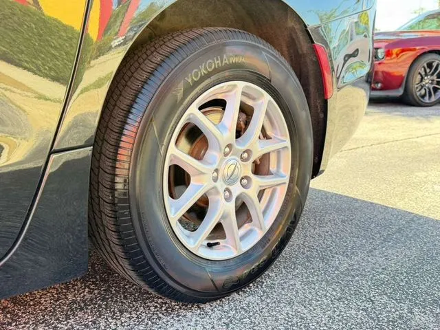 Chrysler Pacifica photo 11