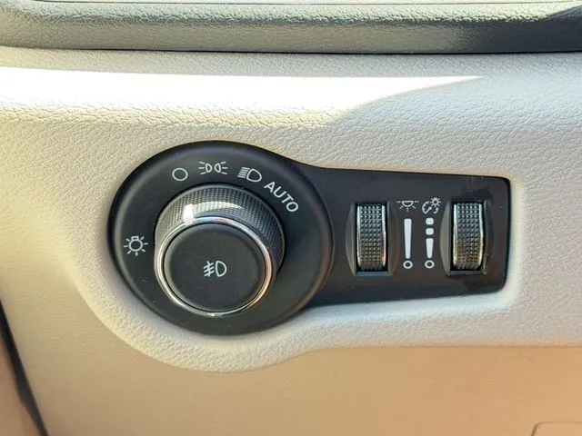 Chrysler Pacifica photo 18
